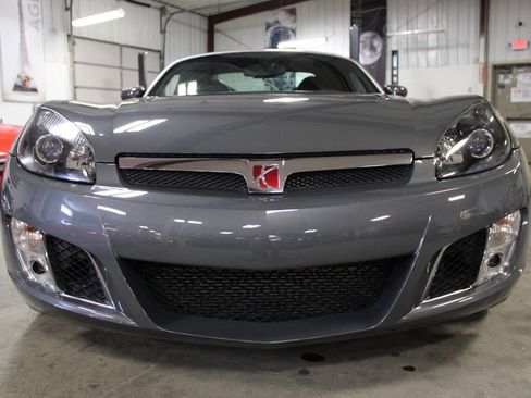 Used 2009 Saturn Sky Red Line RWD image 9