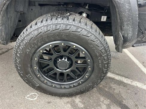 Used 2021 Toyota Tacoma TRD Off-Road image 11