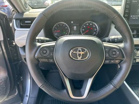 Used 2022 Toyota RAV4 XLE Premium AWD/4WD image 15