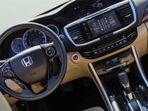 Used 2017 Honda Accord EX-L image 19