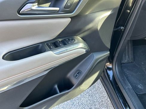 Used 2025 Chevrolet Traverse LT image 29