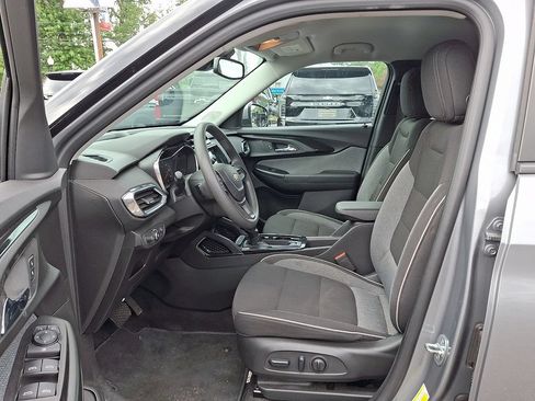 Used 2023 Chevrolet TrailBlazer LT w/ Convenience Package AWD/4WD image 12