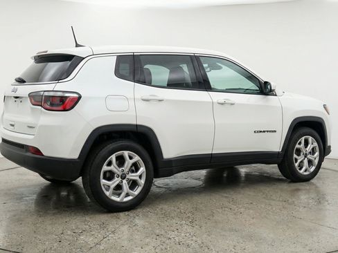 Used 2025 Jeep Compass Latitude AWD/4WD image 9