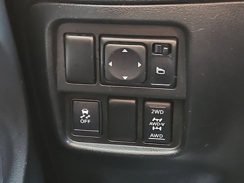 Used 2017 Nissan Juke S image 25