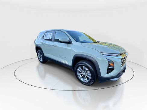 Used 2026 Chevrolet Equinox LT FWD image 2