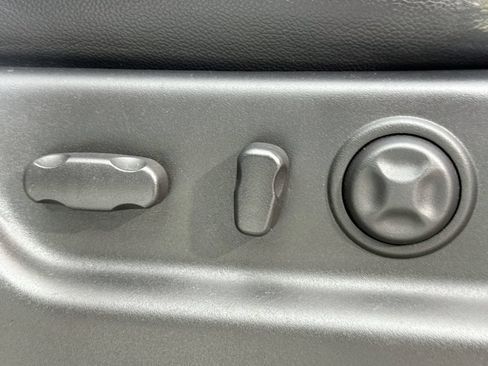 Used 2011 Chevrolet Tahoe LTZ AWD/4WD image 17