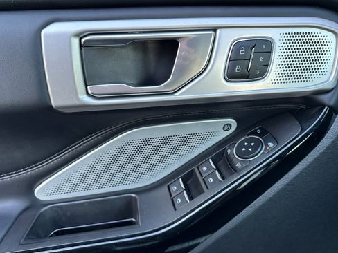 Certified 2023 Ford Explorer Platinum w/ Technology Package image 13