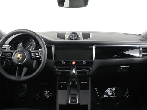 Certified 2026 Porsche Macan AWD/4WD image 11