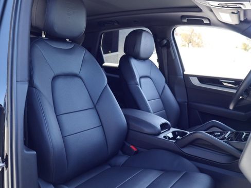 Certified 2025 Porsche Cayenne E-Hybrid AWD/4WD image 23