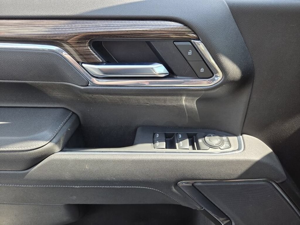 Used 2025 Chevrolet Silverado 1500 LT RWD image 30