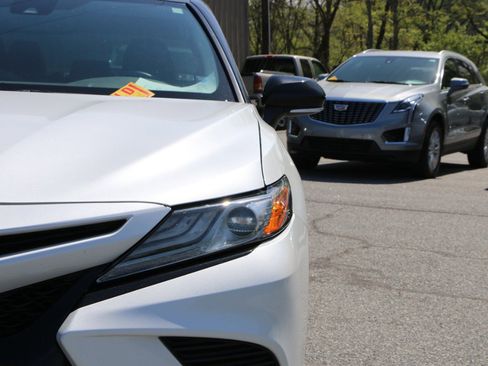 Used 2019 Toyota Camry XSE image 13