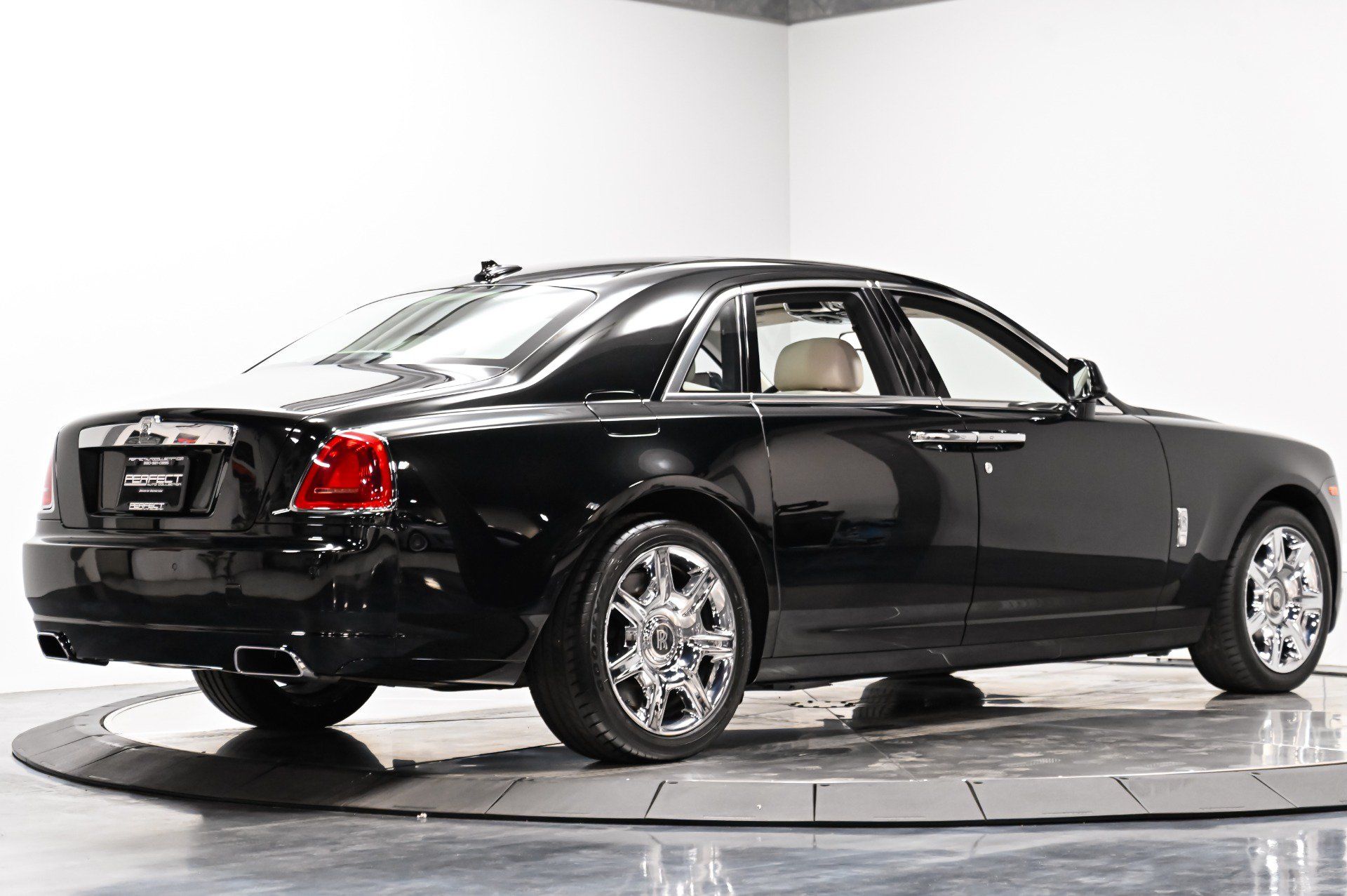 Used 2012 Rolls-Royce Ghost RWD image 39