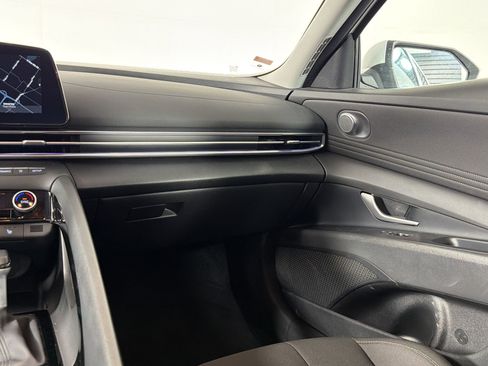 Used 2025 Hyundai Elantra SEL FWD image 29