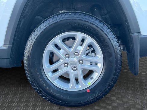 New 2025 Jeep Grand Cherokee Laredo image 23