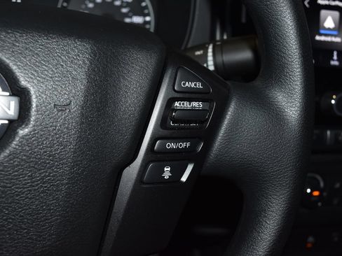 Certified 2025 Nissan Frontier SV AWD/4WD image 8
