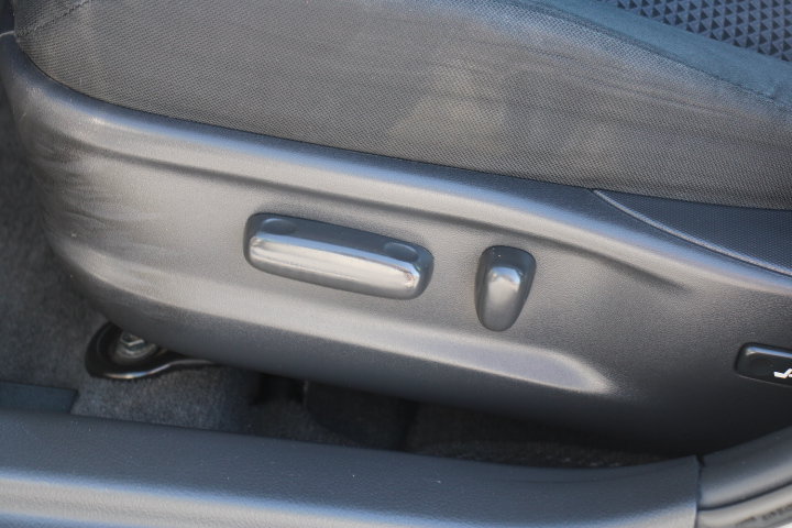 Used 2010 Toyota Camry SE FWD image 11