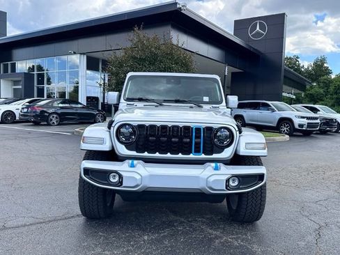Used 2024 Jeep Wrangler High Altitude AWD/4WD image 3