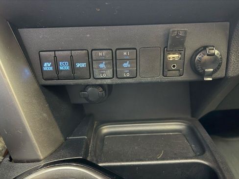 Used 2017 Toyota RAV4 Limited AWD/4WD image 19