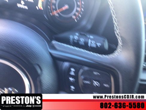 Used 2025 Jeep Wrangler Unlimited Rubicon AWD/4WD image 13