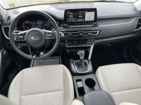Used 2021 Kia Seltos SX w/ SX Sunroof Package image 26