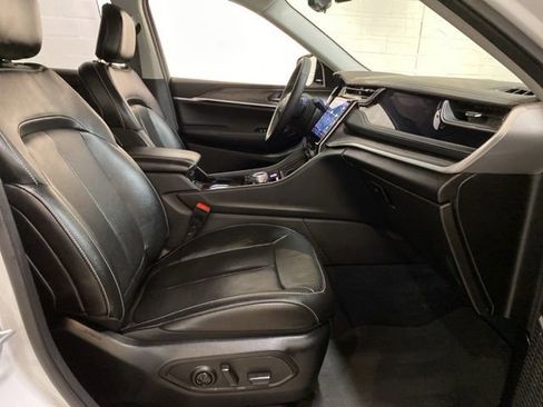 Used 2022 Jeep Grand Cherokee Limited 4xe w/ Luxury Tech Group II AWD/4WD image 25