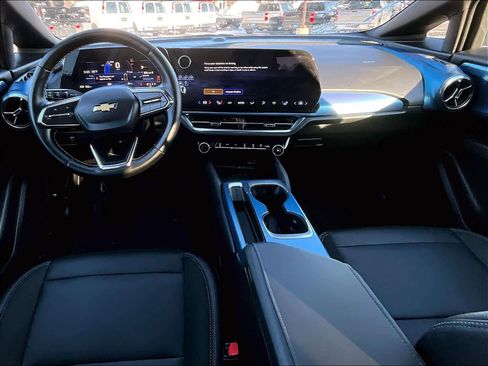 Used 2025 Chevrolet Equinox EV LT w/ Convenience Package image 16