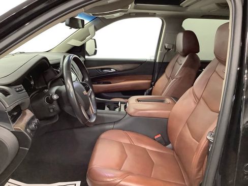 Used 2019 Cadillac Escalade ESV Premium Luxury AWD/4WD image 17