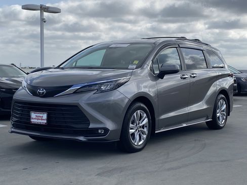 Certified 2026 Toyota Sienna XLE AWD/4WD image 6
