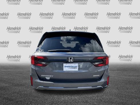 New 2026 Honda Odyssey Touring image 9