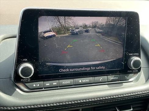 Used 2023 Nissan Rogue SV image 12