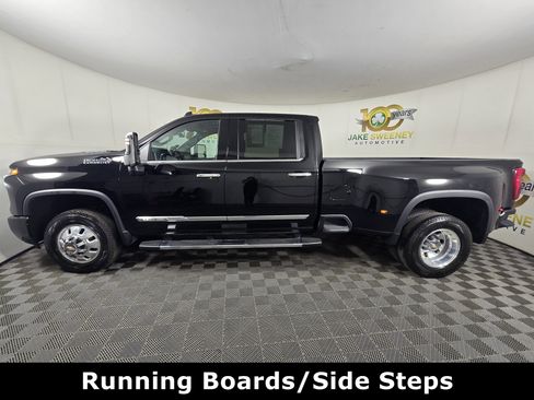 Used 2025 Chevrolet Silverado 3500 High Country w/ High Country Premium Package AWD/4WD image 6