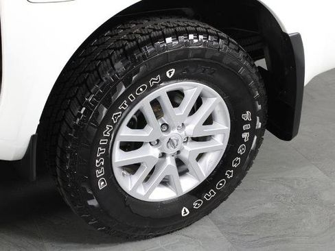 Certified 2019 Nissan Frontier SV image 9