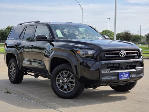 Used 2025 Toyota 4Runner SR5 RWD image 2