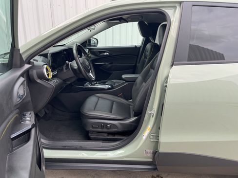 Used 2025 Chevrolet Trax ACTIV FWD image 10