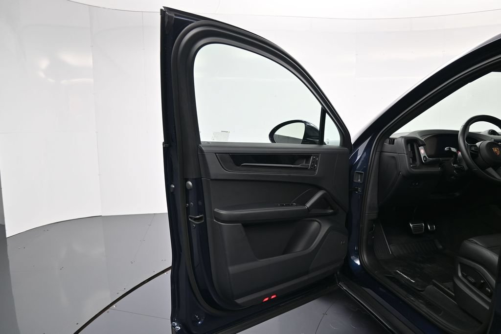 Certified 2026 Porsche Cayenne GTS AWD/4WD image 16