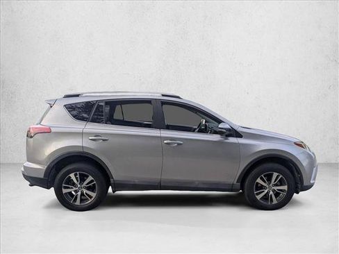 Used 2017 Toyota RAV4 XLE FWD image 2
