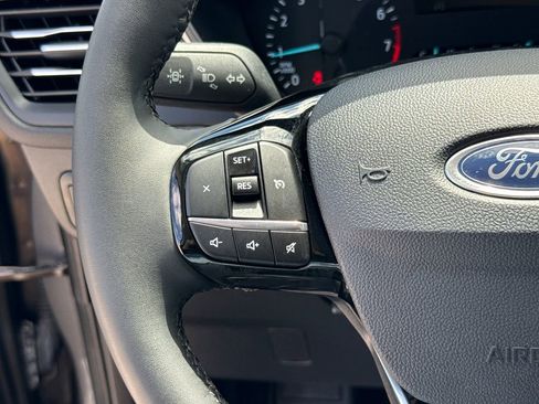 Used 2022 Ford Escape SEL image 16