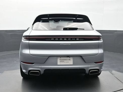 Certified 2024 Porsche Cayenne AWD/4WD image 21
