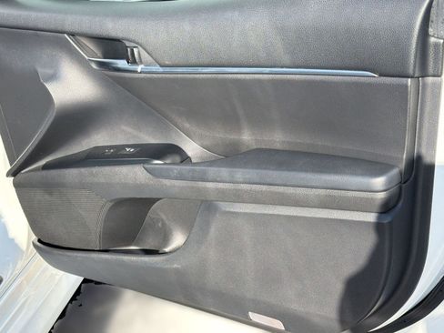 Used 2019 Toyota Camry LE FWD image 32