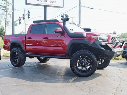Used 2017 Toyota Tacoma TRD Off-Road AWD/4WD image 2