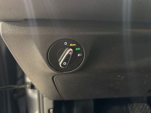 Certified 2022 Volkswagen Jetta SE image 11