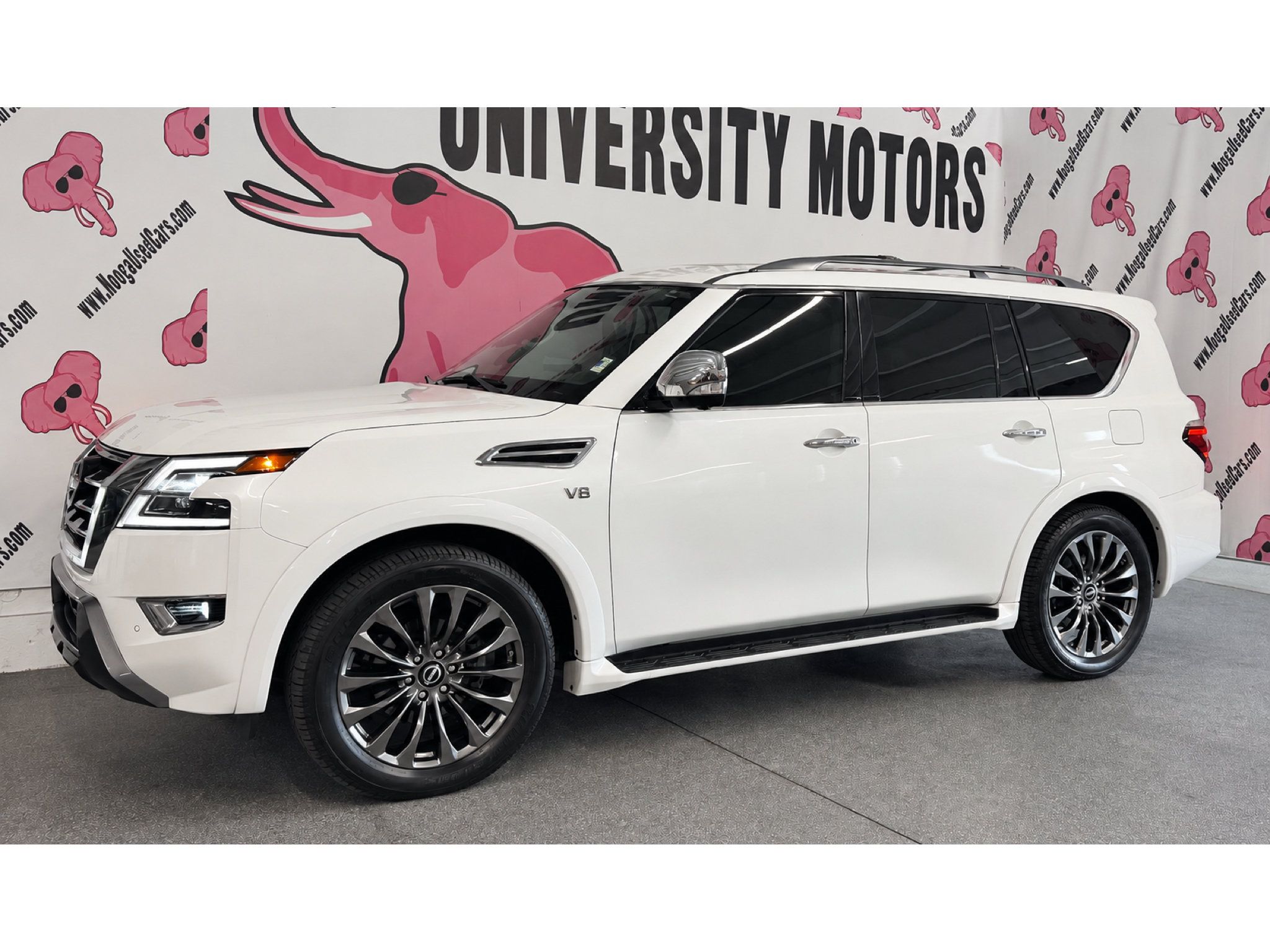 Used 2022 Nissan Armada Platinum w/ Captain's Chairs Package RWD image 6