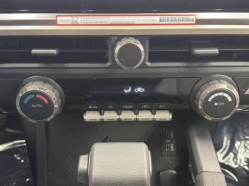 Used 2025 Toyota Tacoma TRD Off-Road image 23