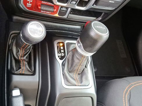 Certified 2021 Jeep Gladiator Mojave image 22