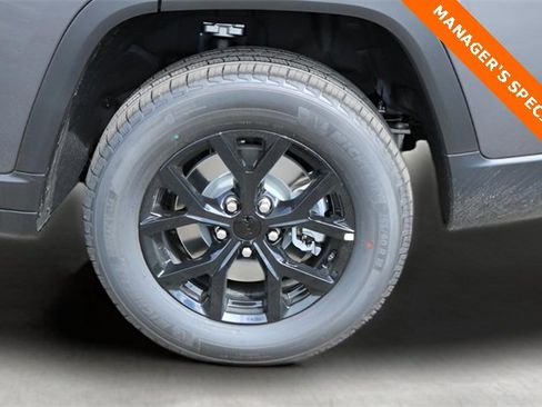 New 2025 Jeep Grand Cherokee L Altitude image 9