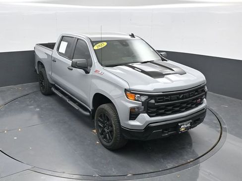 Used 2025 Chevrolet Silverado 1500 Custom Trail Boss w/ Turbomax Blackout Package AWD/4WD image 1