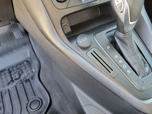 Used 2018 Ford Focus SEL FWD image 19