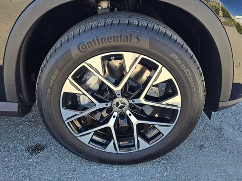 Used 2025 Mercedes-Benz GLC 350e 4MATIC image 9