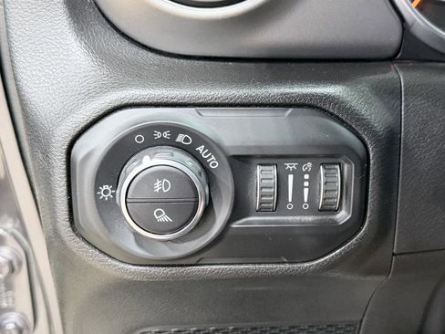 Used 2022 Jeep Gladiator Sport AWD/4WD image 37