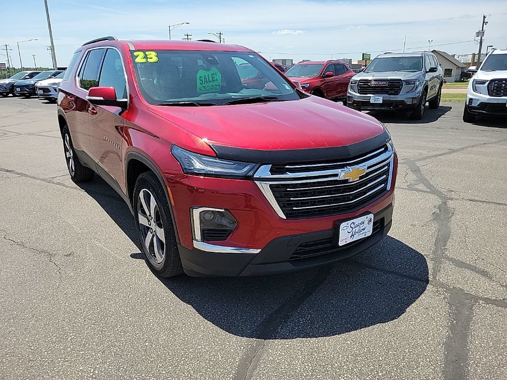 Used 2023 Chevrolet Traverse LT w/ LT Premium Package AWD/4WD image 3